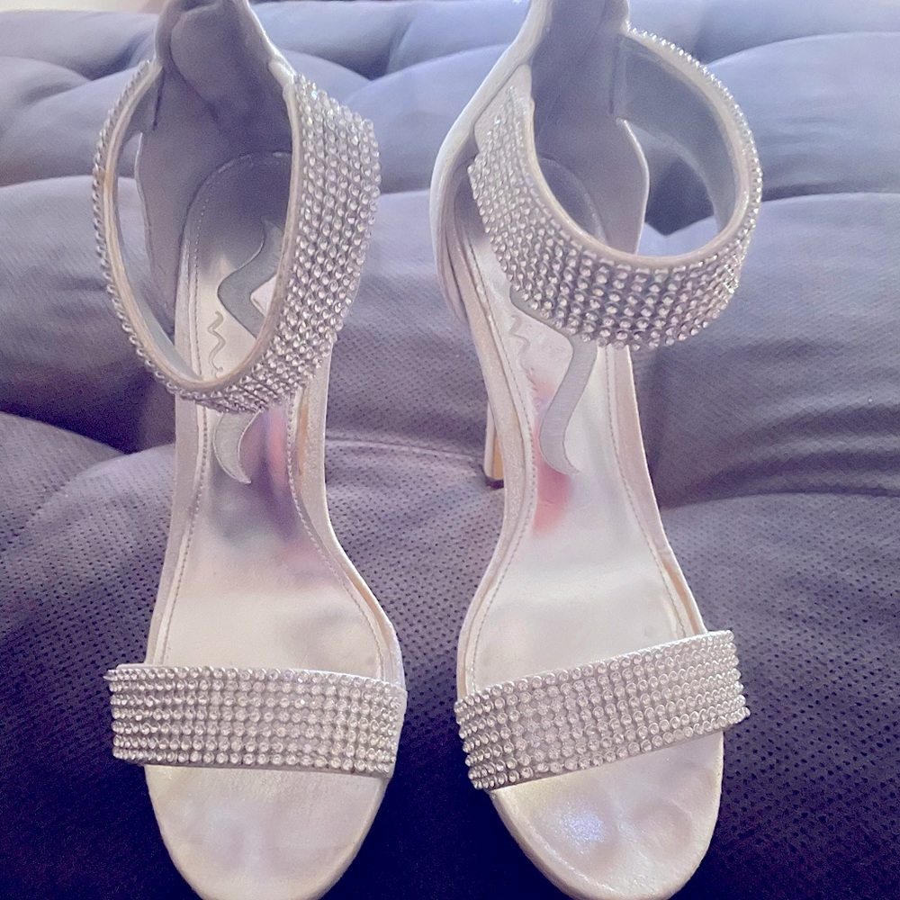 Cute Nina heels size 6